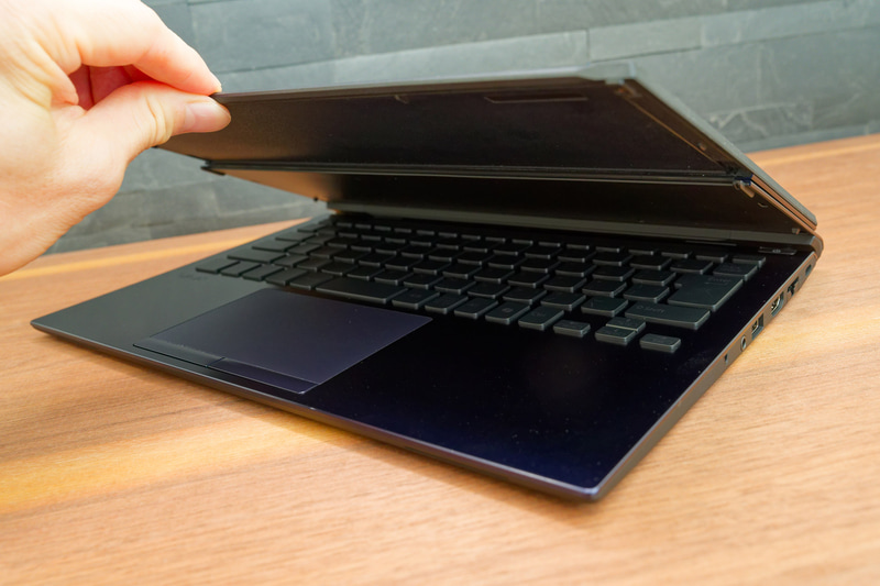VAIO Tではキーボードは常に上向きで、底面に来ることはない