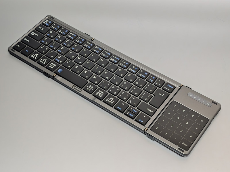 展開した状態。キー数は68(テンキー部除く)