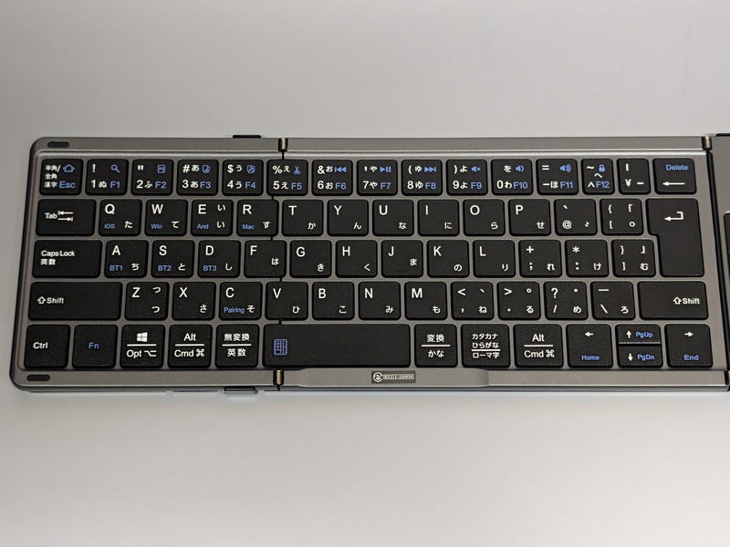 キーはWindows仕様の日本語配列。キーは5段でF1～12キーはFnキーを押しながら操作する必要がある