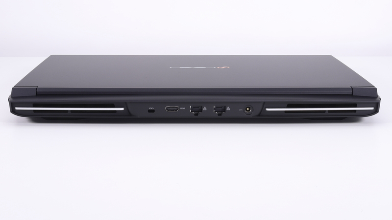 背面。セキュリティロックスロット、HDMI、2.5Gigabit Ethernet(有線LAN) 2基、電源入力
