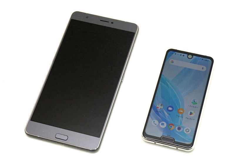 さすがに今は電源を入れることはないが、Xperia Z UltraやZenFone 3 Ultraの実機もまだ手元に置いている