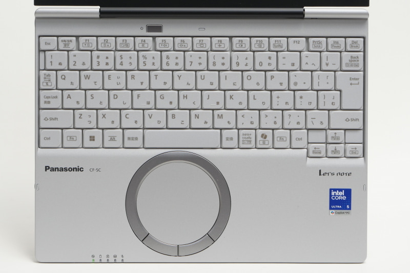 シリーズおなじみの、リーフ型のキートップを備える日本語キーボードを採用
