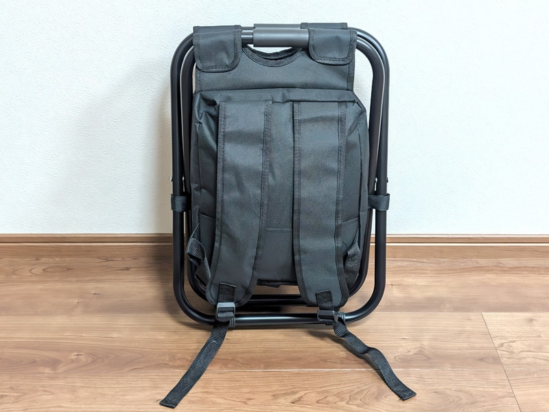背面から見たところ。こちらに腕を通すことでリュックとして背負える