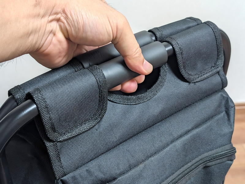 上部にはウレタン素材で巻かれたハンドルが付属する