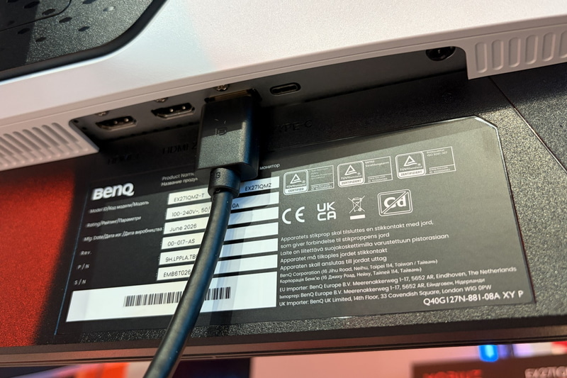 端子はHDMI 2基、DisplayPort、USB Type-Cを用意。ゲーミングデスクトップ、家庭用ゲーム機、ノートPCなどを複数台直結できる