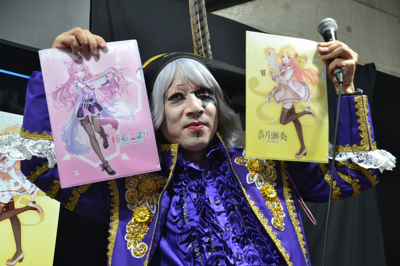 配布されるクリアファイルとゴー☆ジャスさん