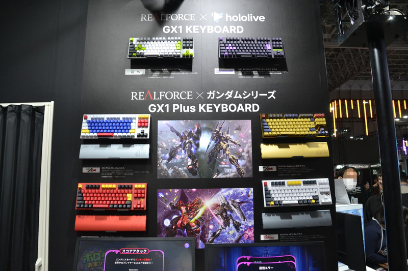 昨年発売されたコラボモデルも展示されている