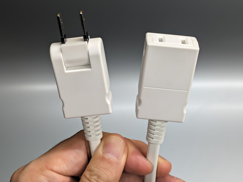 延長コード。本稿では「電源ケーブル」と呼称しているが、プラグを延長するためのコードとして単体での利用も可能だ