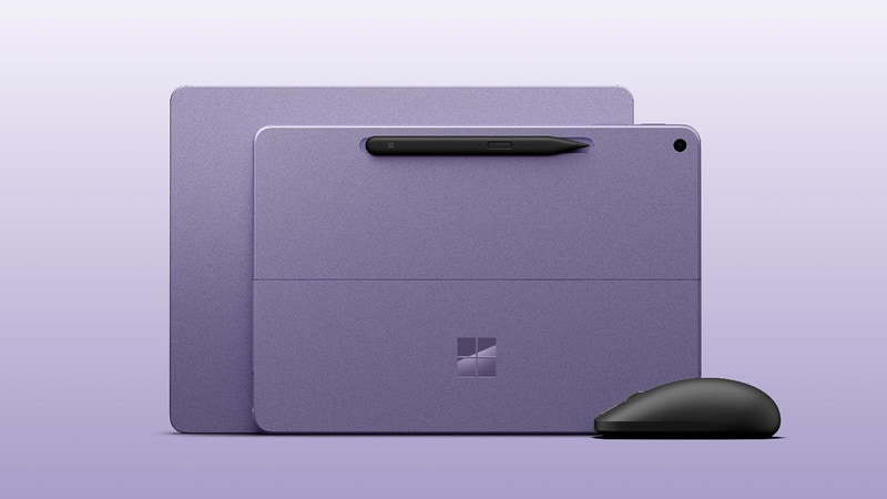 MicrosoftがSnapdragon Summitで発表したSurface Pro 12型 第2世代、Surface Laptop 13型 第2世代、Surface Mouse(写真提供: Microsoft)