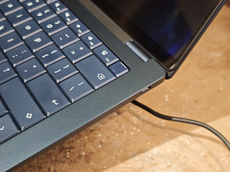 HP Googlebook 14は14型のディスプレイを採用している