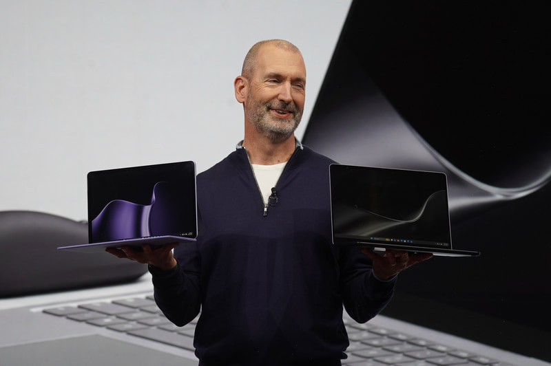 第2世代Surface Pro 12とSurface Laptop 13を紹介するMicrosoft Surfaceデバイス担当 執行役員ベレット・オスターン氏
