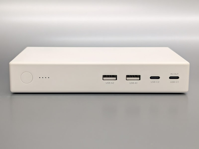 正面。USB Type-A×2、USB Type-C×2の計4ポートを搭載する
