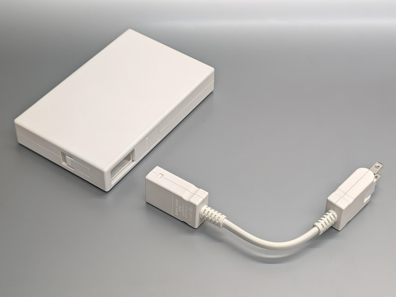 前回紹介した同社の「ジョイントタップ」の延長コードを接続して給電する