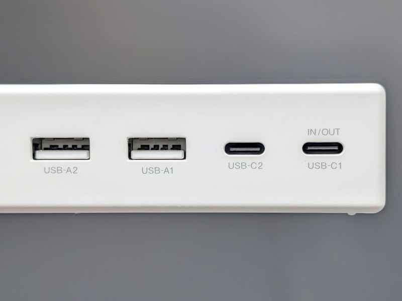 右端のUSB Type-Cポート(USB-C1)のみ、給電/充電の両方に対応している