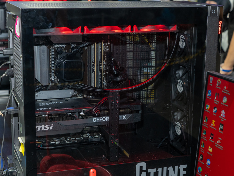 Ryzen 7 9800X3DとGeForce RTX 5080、32GBメモリなどを搭載