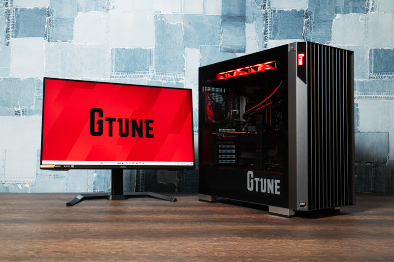 <a href="https://www.mouse-jp.co.jp/store/g/ggtune-fga7g80g8bfdw102decaeea/?utm_source=pcwatch&utm_medium=content-text&utm_campaign=260920_03_tgs_pcw&utm_content=pr?utm_source=pcwatch&utm_medium=content-text&utm_campaign=260920_03_tgs_pcw&utm_content=pr" class="n" target="_blank">G TUNE FG-A7G80(eスポーツ国際基準公式競技モデル)</a>。縦方向のスリットを並べたフロントパネルと強化ガラス製の左側面が印象的だ