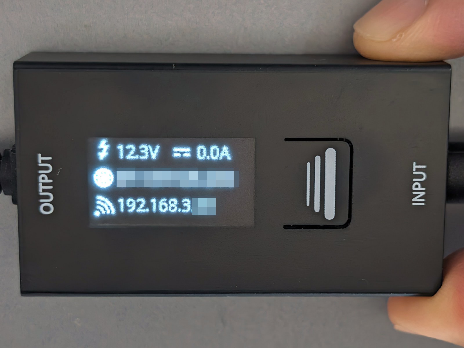 このほか本製品のOLED画面では通電状況やWAN IP、LAN IPも表示できる