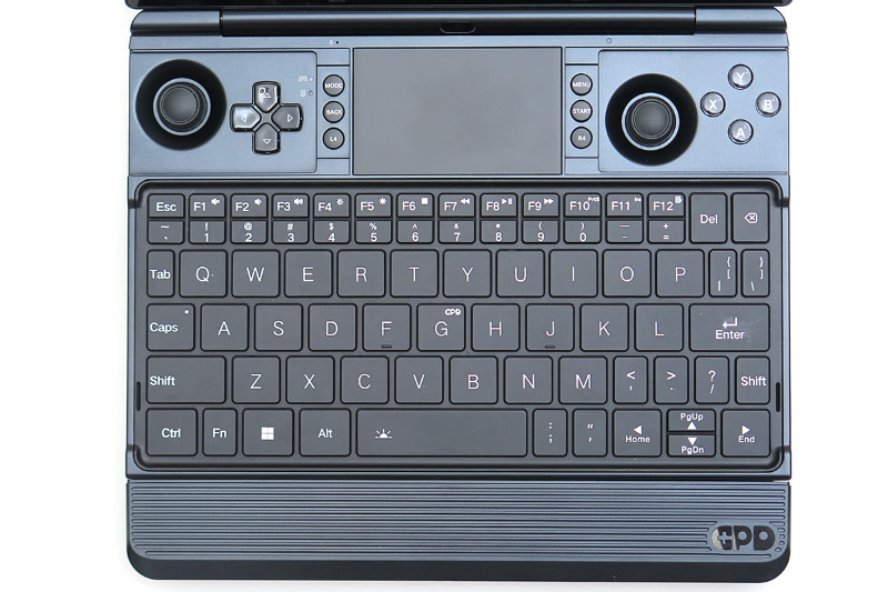 フルサイズのアイソレーションキーボードとMicrosoft Precision対応タッチパッド