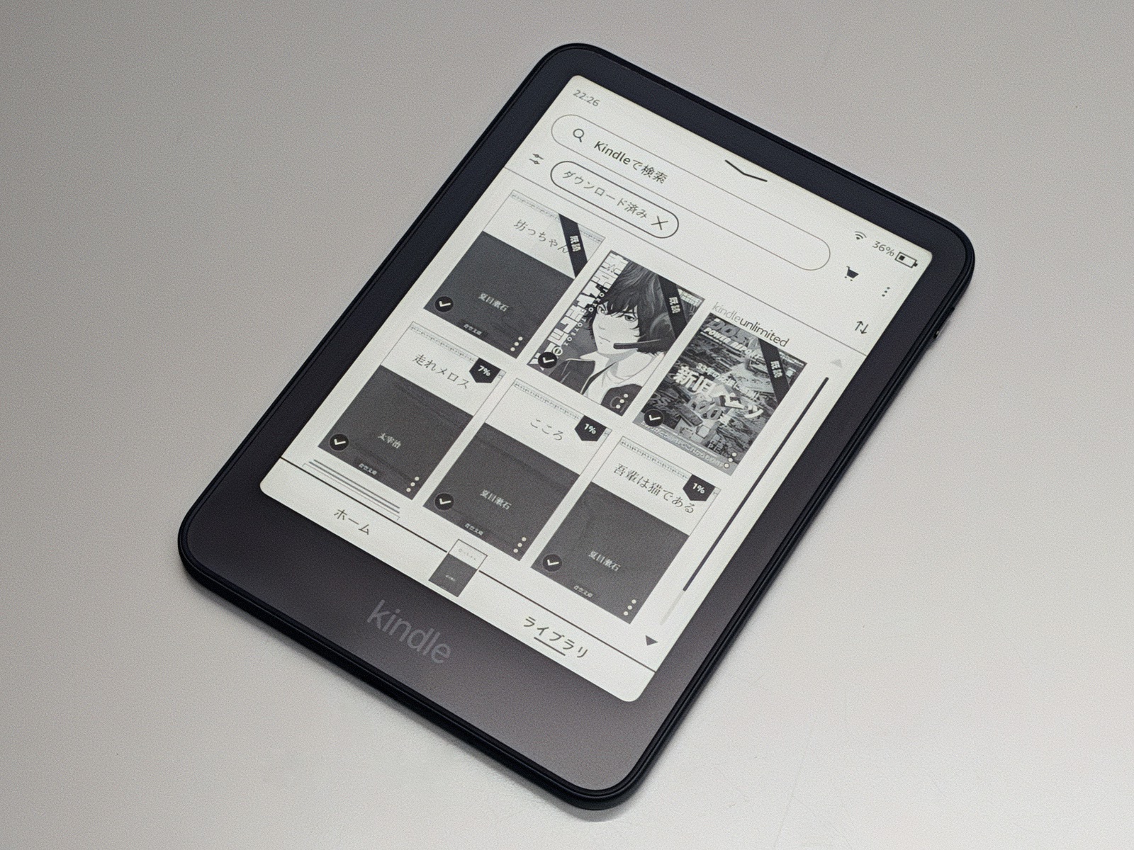 製品外観。ベゼルと画面の間の段差がなくなりフラットになっている
