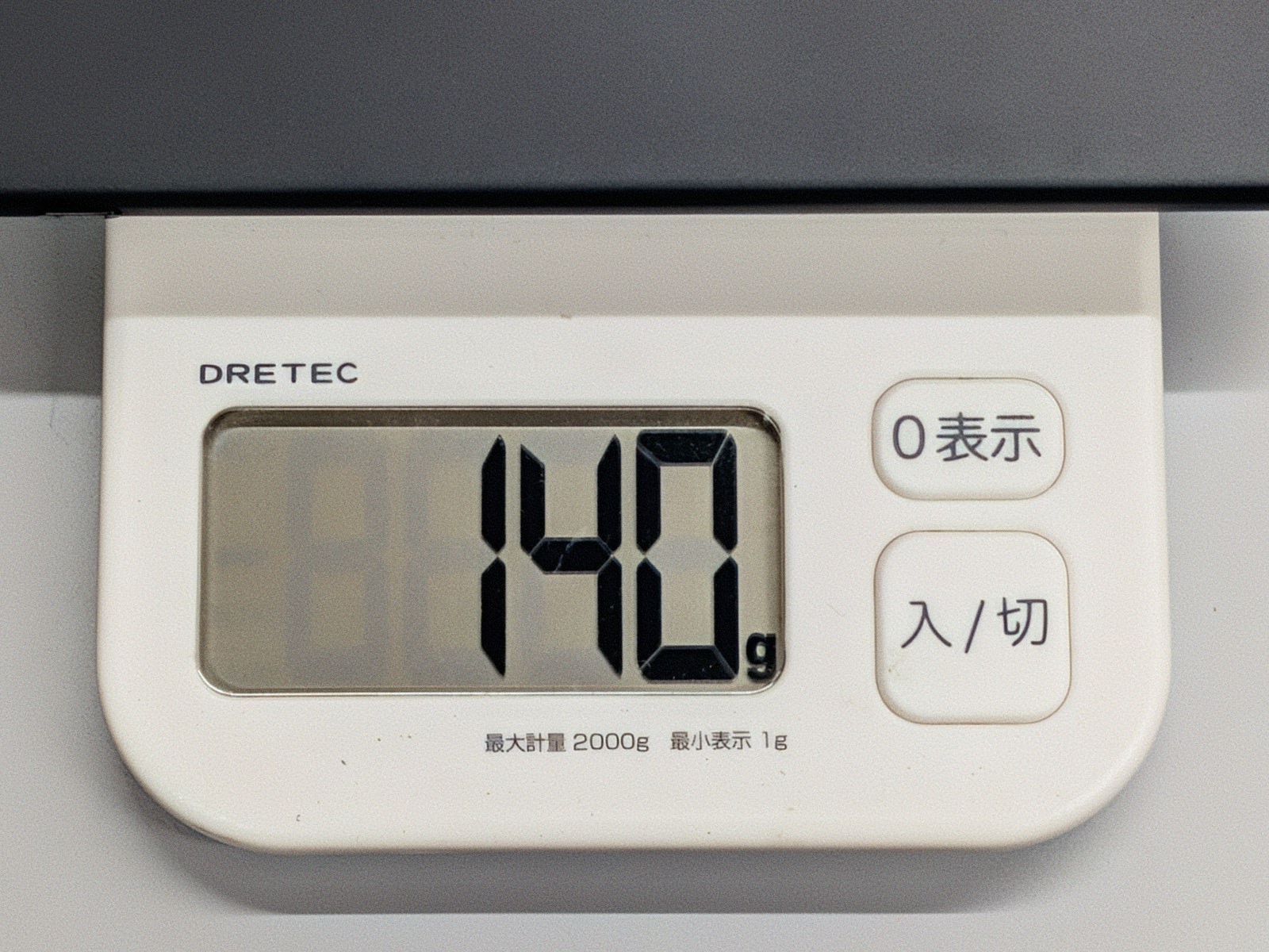 重量は実測140g。従来モデルよりも18g軽く、歴代最軽量となる
