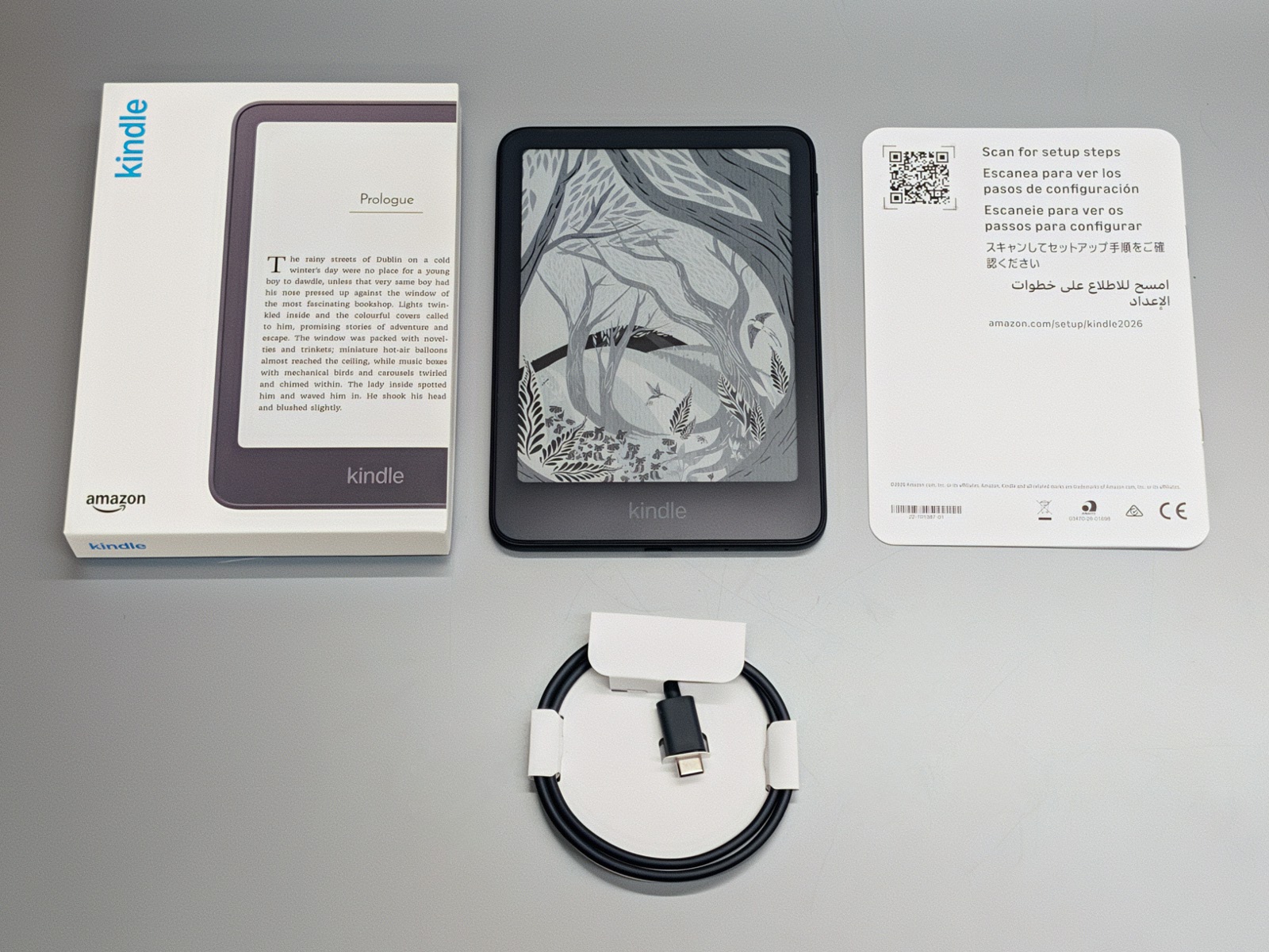 同梱品一覧。USBケーブルとセットアップ手順書が付属する。従来通りアダプタは含まれない