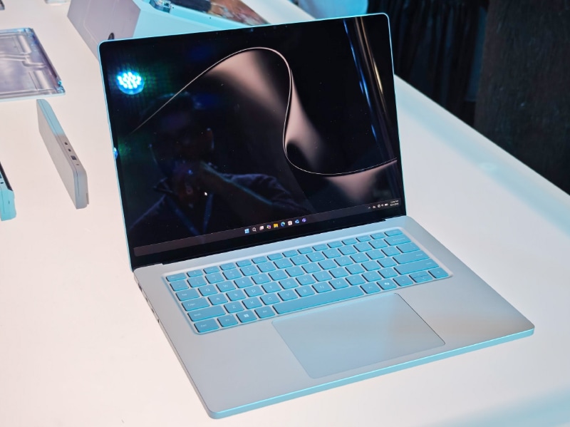 Surface Laptop Ultraのプラチナム