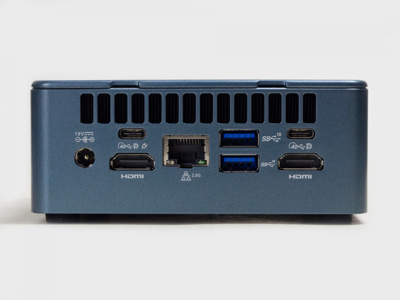 背面。電源入力、USB4 2基、HDMI、2.5Gigabit Ethernet、USB 3.2 Gen 2 2基、HDMI
