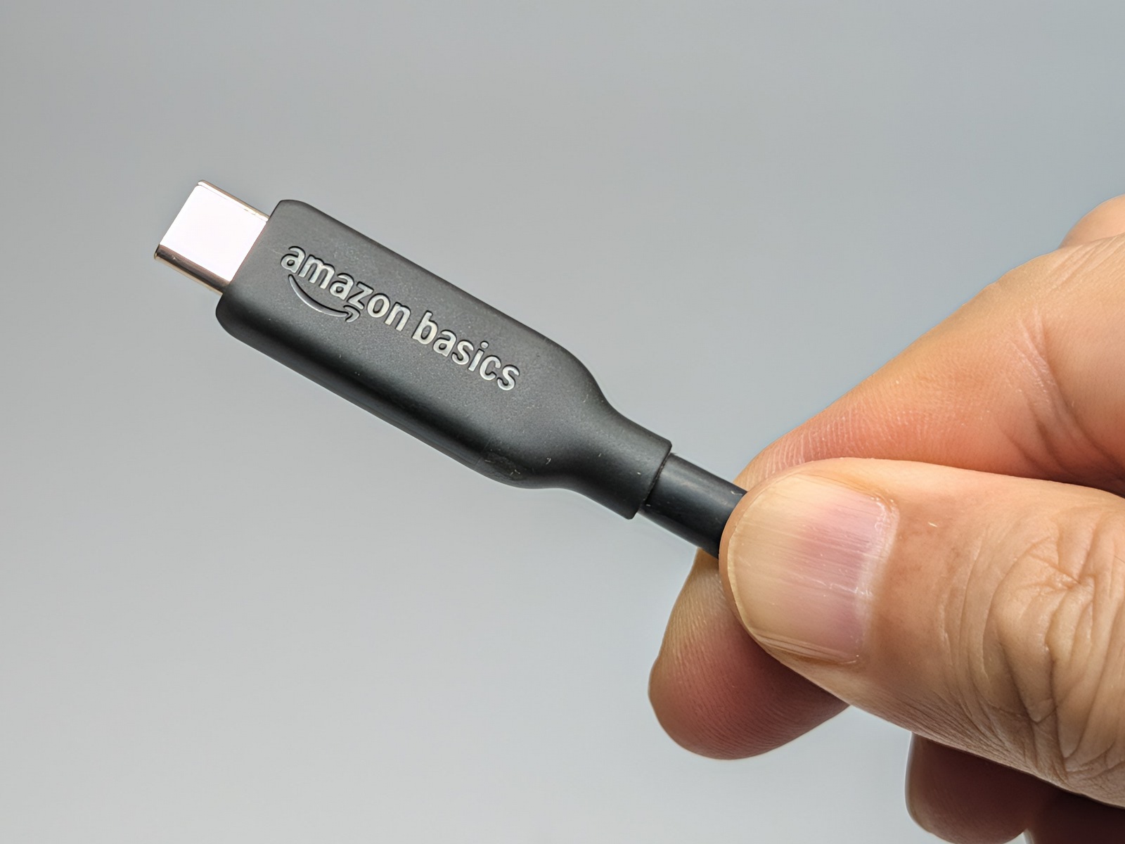 Amazonベーシック「USB4 C to C高速充電ケーブル」。実売価格は2,356円