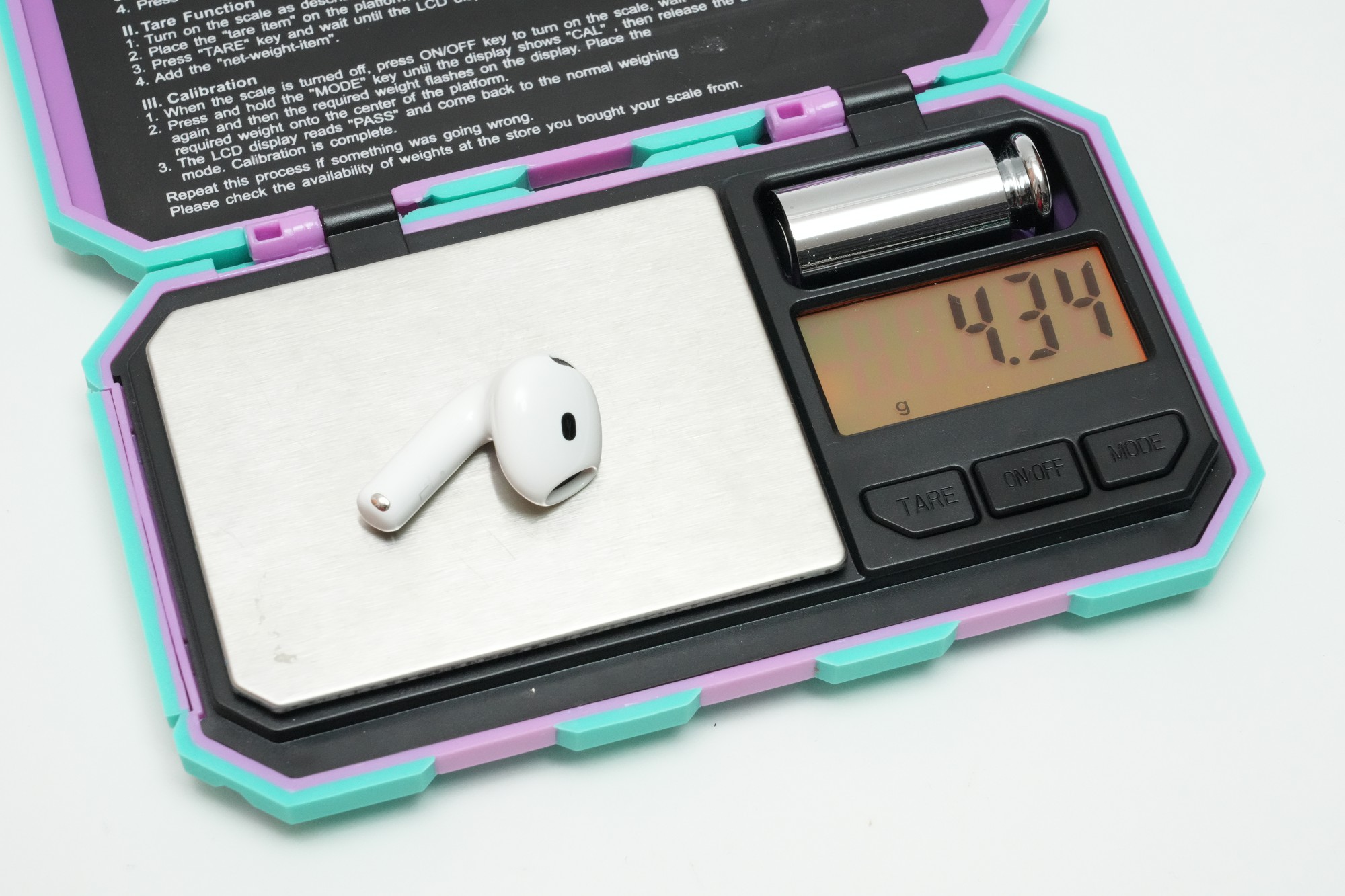 イヤフォン1つの実測重量は約4.34g