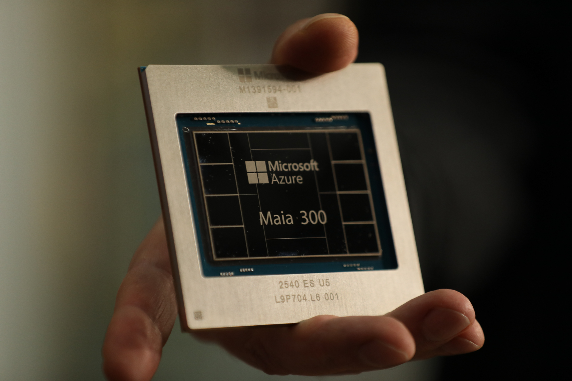 Maia 300(写真提供: Microsoft)