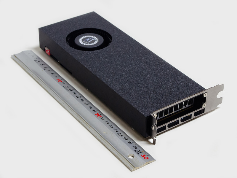 SXM2版をPCIeに変換するアダプタに載せパッケージ化したV100