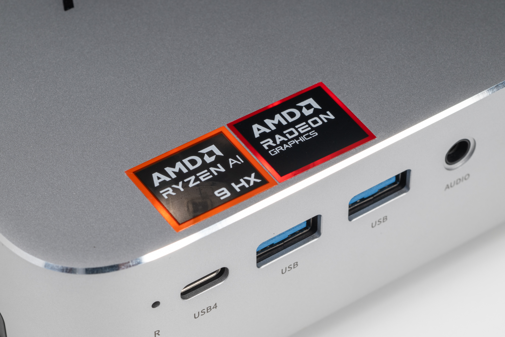 AMD Ryzen AI 9 HX 470を搭載