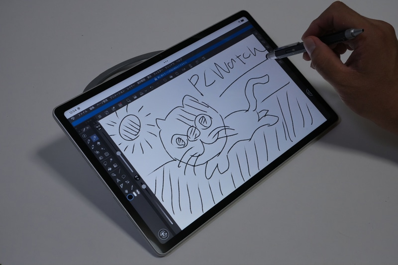360度回転式キックスタンドは、お絵かきの際にも重宝するだろう