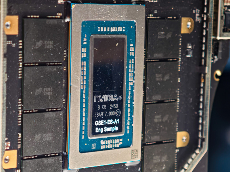 NVIDIA RTX Spark N1X、上がCPUダイ、下がGPUダイ