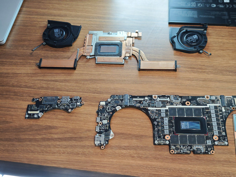 こちらはASUSのProArt P14のヒートシンクとファン
