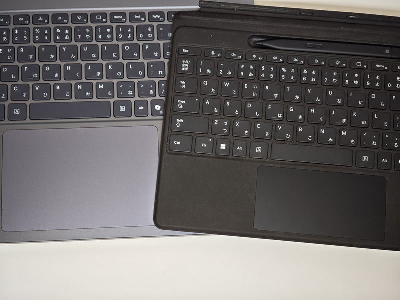 Surface Pro 13型のキーボードのタッチパッドとの大きさ比較