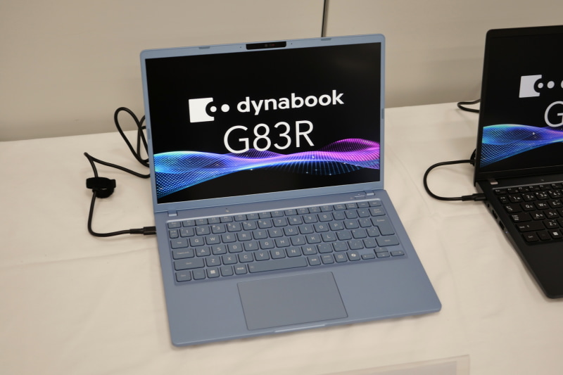 dynabook G83R/RA。こちらはセレストブルー