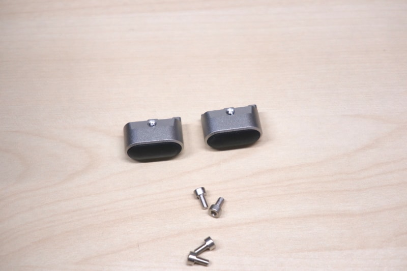 チルト用レッグパーツ。六角ねじはスペアが付属