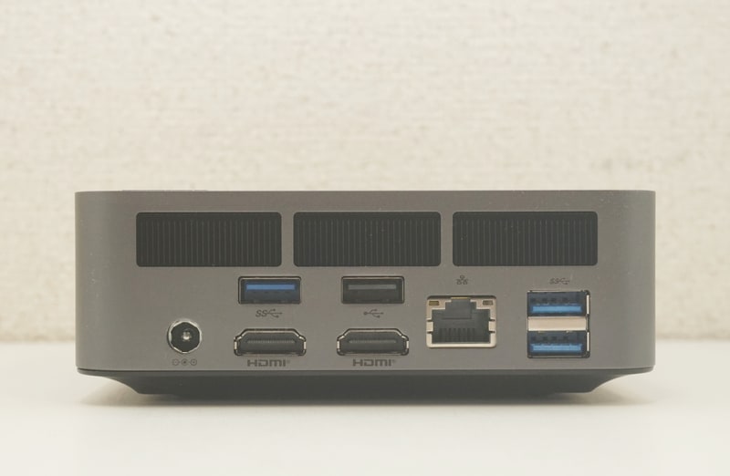 背面にはHDMIを2基、USB 3.2 Gen 1を3基、キーボードやマウスの接続に使うUSB 2.0を1基、2.5Gigabit Ethernetを1基装備する