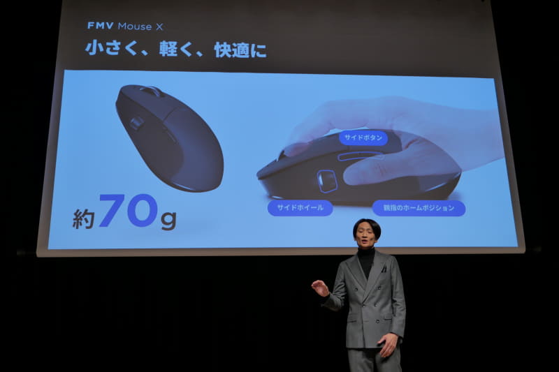 重量約70gと軽く、自然に指が届くボタン配置で操作を効率化