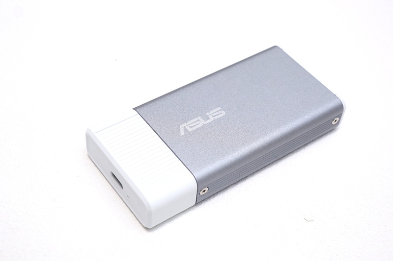 S-UGEN300-8GLD4-TCの本体