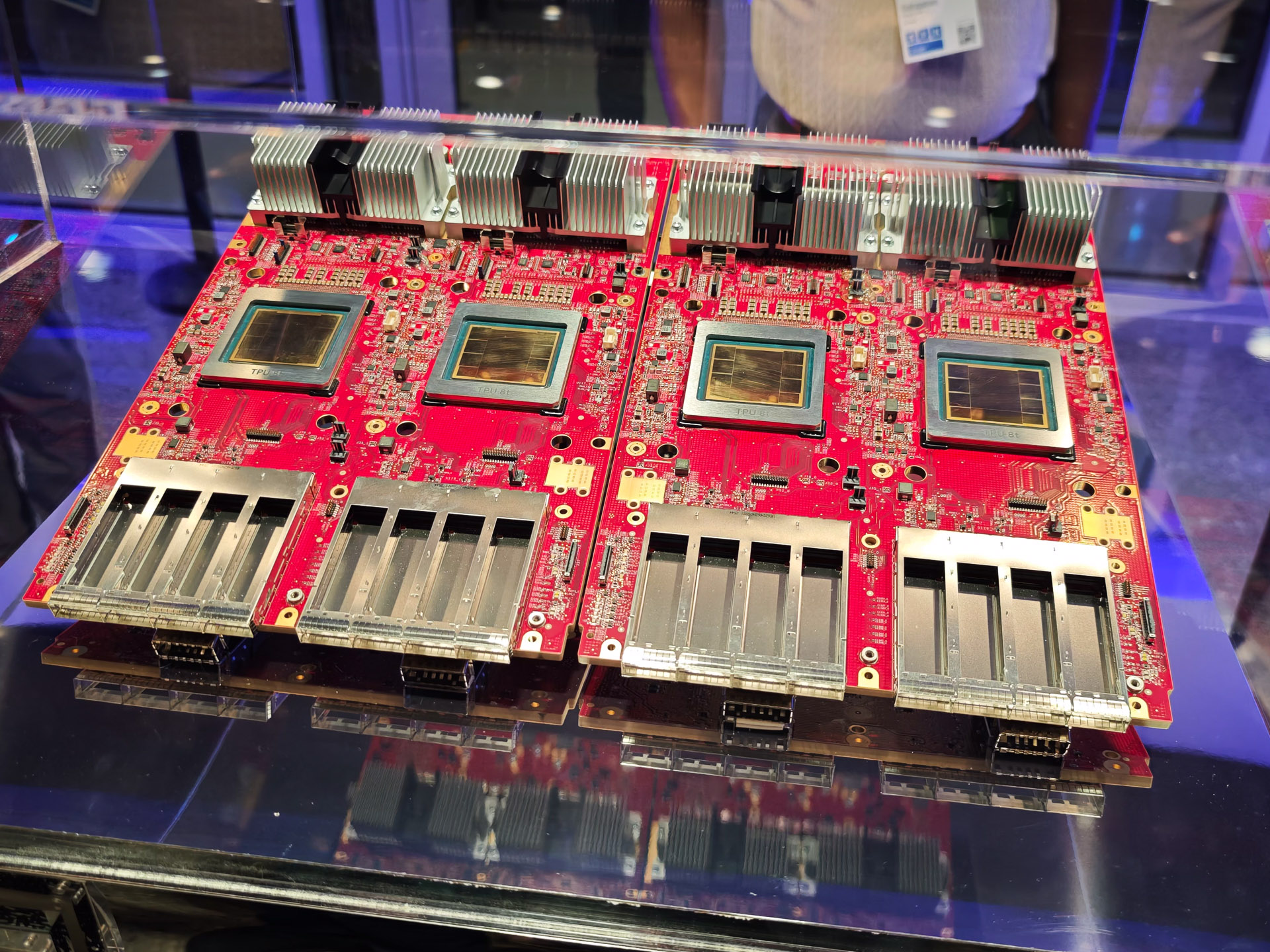 Google Cloudの基板に搭載されているTPU 8t(4月のGoogle Cloud Nextで撮影)