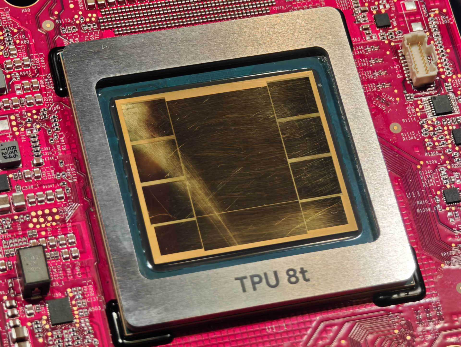 Google TPU 8t(4月のGoogle Cloud Nextで撮影)