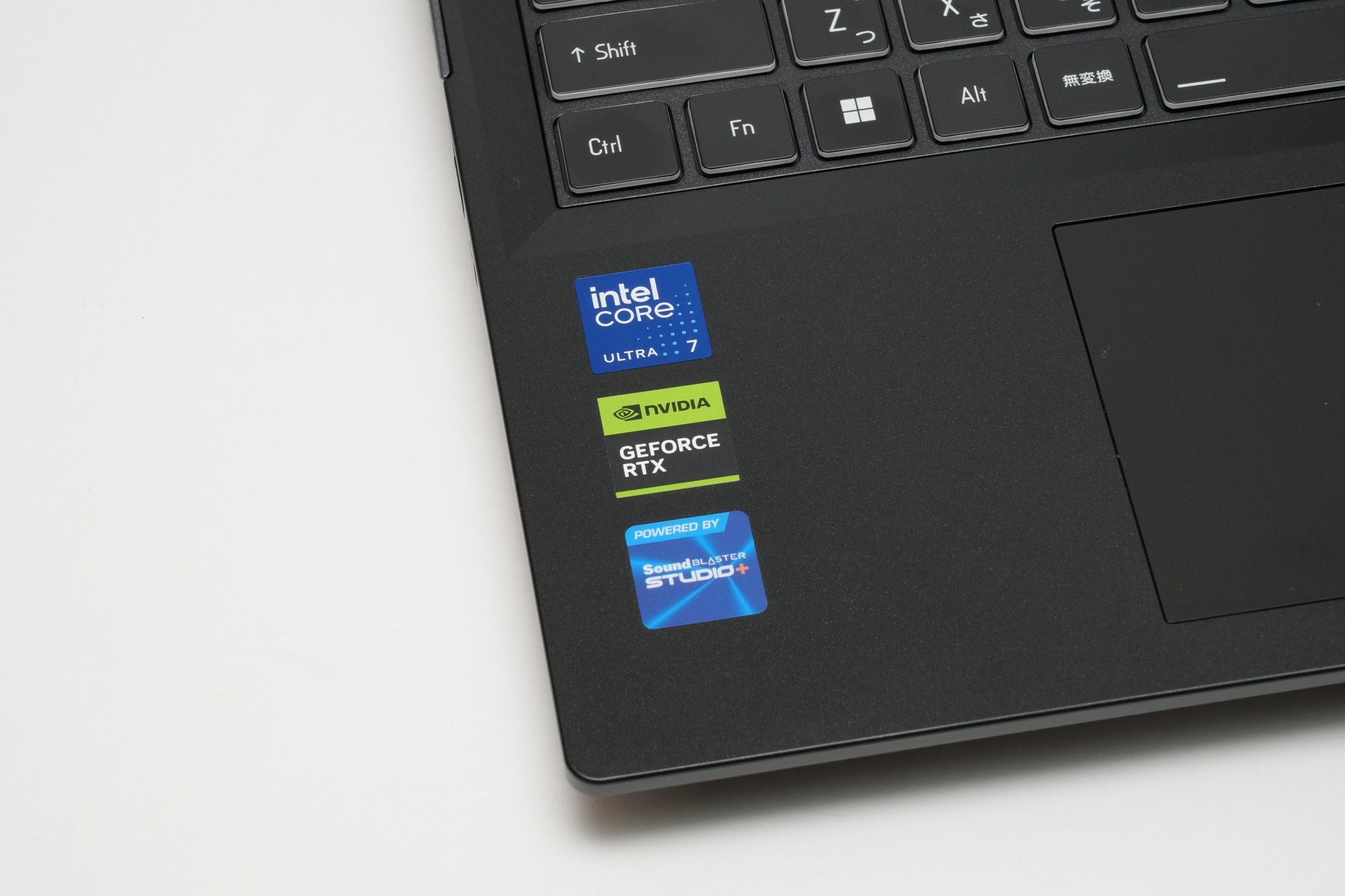 今回の貸出機のスペックはCore Ultra 7 270HX Plus/GeForce RTX 5070 Laptop GPU(VRAM 8GB)/メモリ32GB(DDR5)/ストレージ2TB(PCIe 4.0 x4接続SSD)
