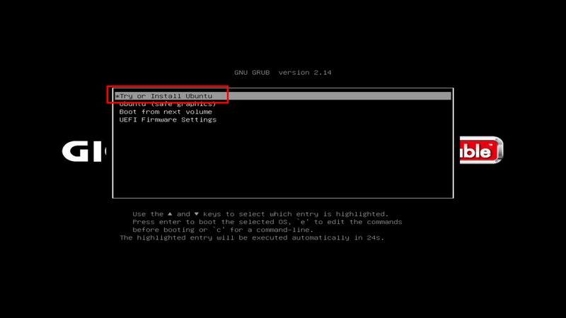 USBメモリから起動すると、このメニュー画面になる。Ubuntuをインストールする場合は一番上の「Try or Install Ubuntu」を選択した状態でEnterキーを押す
