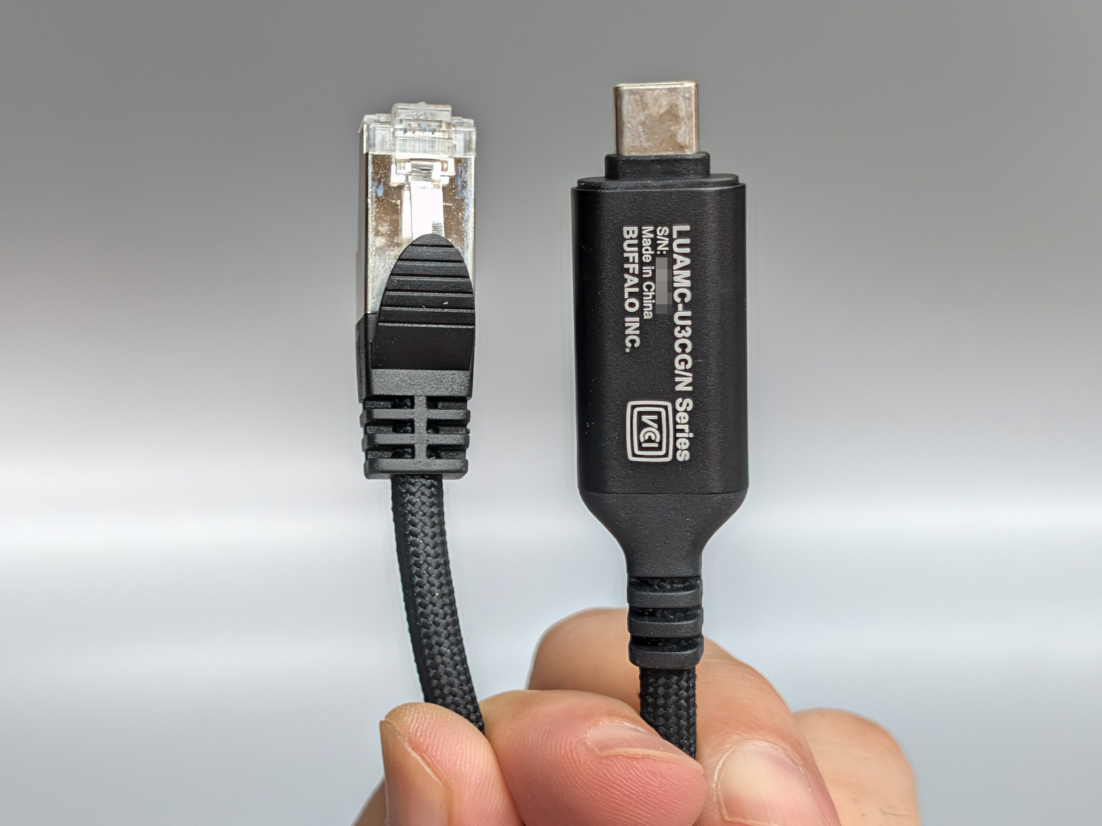 片側がUSB Type-C、もう片側がLAN(RJ-45)端子という仕様