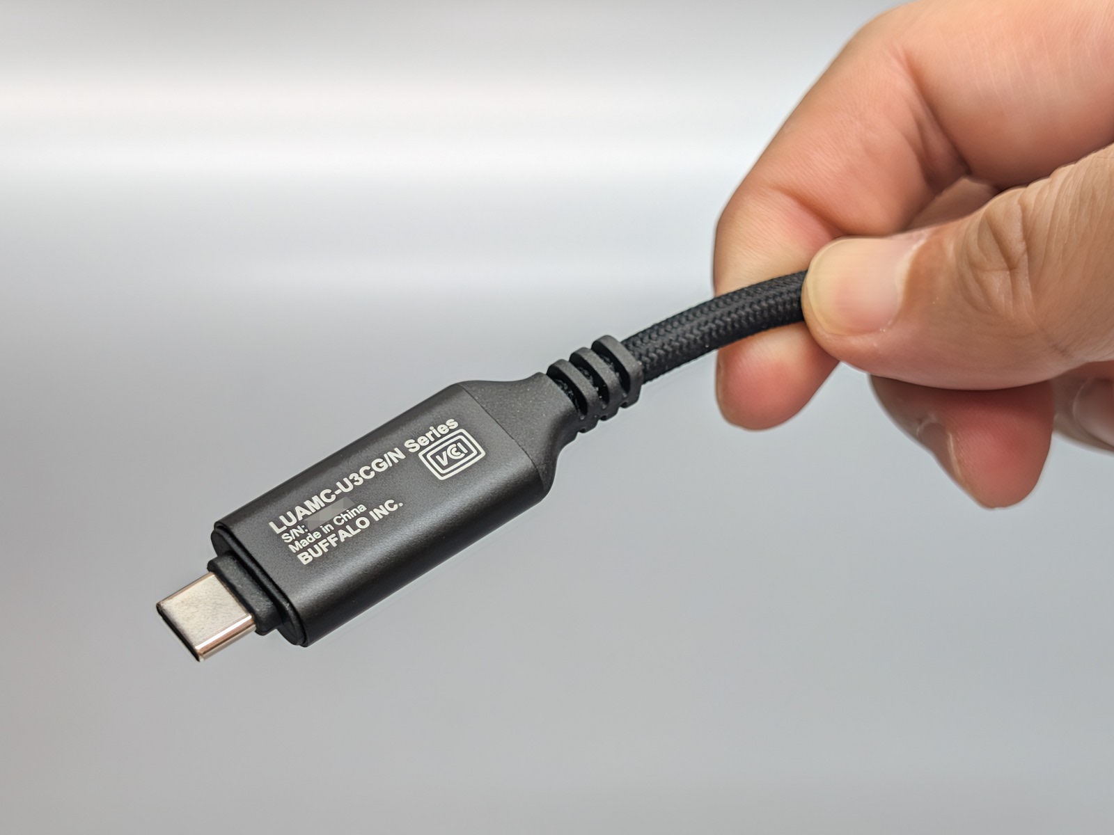 USBの先端部、コネクタの付け根に若干の段差があるのがポイント