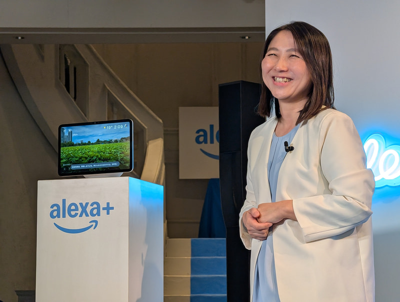 Alexa+にフォローされ、思わず笑顔を見せる丸山氏