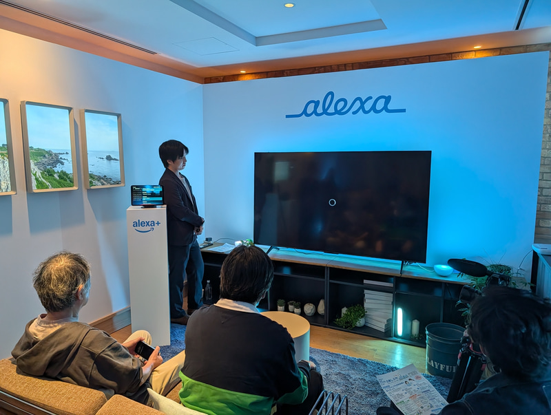 ディスプレイに接続されたFire TV Stick 4K上で映画や音楽などをかなり曖昧なワードで検索するデモを実施。ワードが曖昧なため、多少時間がかかっている印象だったが、アバウトなワードからでも検索できる柔軟性の高さをアピールした