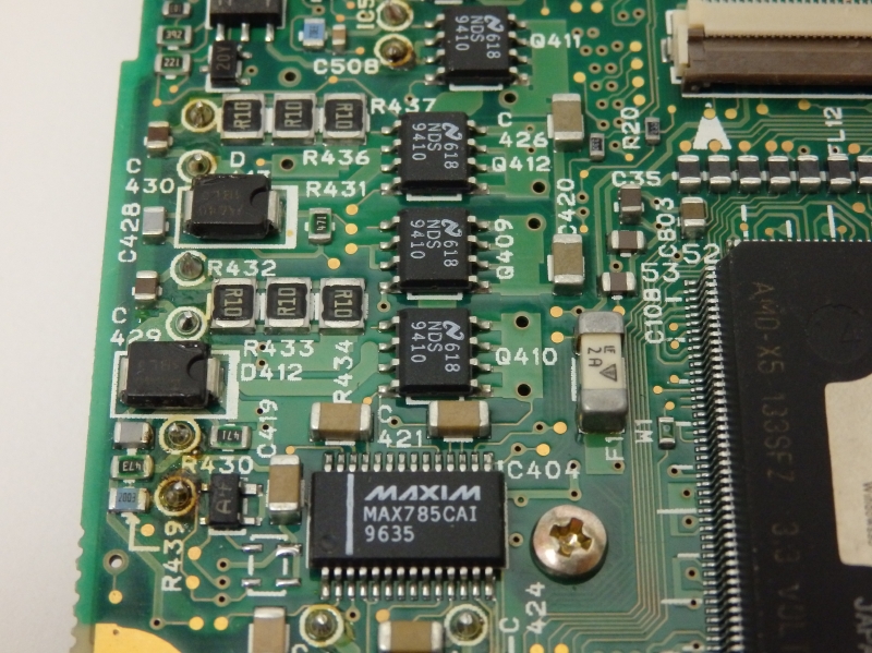 電源周り。「MAX785CAI」はデュアルスロットのPCMCIA用電源ICである